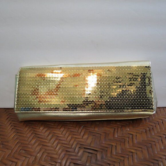NWOT Avon Gold Tote With Wristlet Sequins 14½"x 15" x3" - Picture 3 of 11